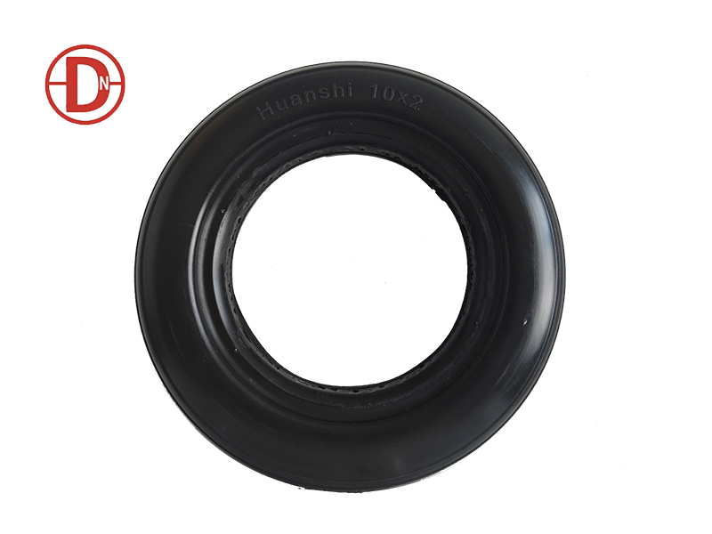 Polyurethane solid tire
